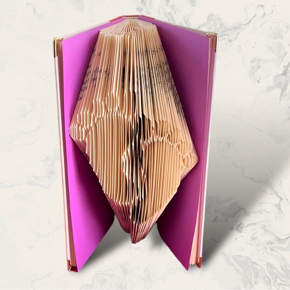 𝑯𝒂𝒏𝒅𝒎𝒂𝒅𝒆 “Baby Feet” Book Folding 🎁 - Picture 7 of 10